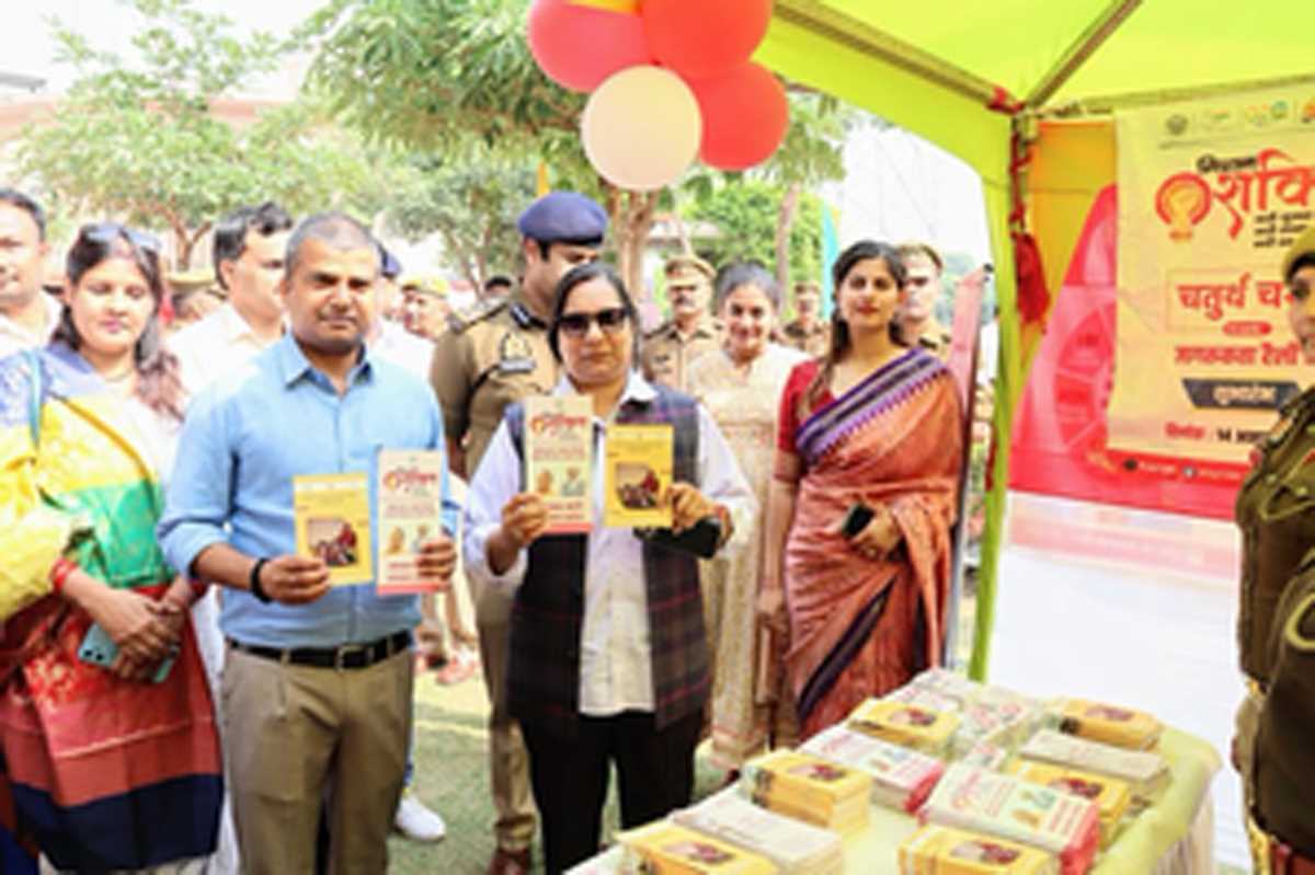 नोएडा में यातायात माह शुरू, पुलिस कमिश्नर बोलीं, ट्रैफिक नियमों के पालन से हादसों पर रोक संभव